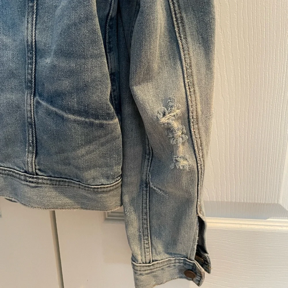 AE Distressed Denim Blue Jean Button Down Jacket Small Boxy Trucker - Picture 12 of 13